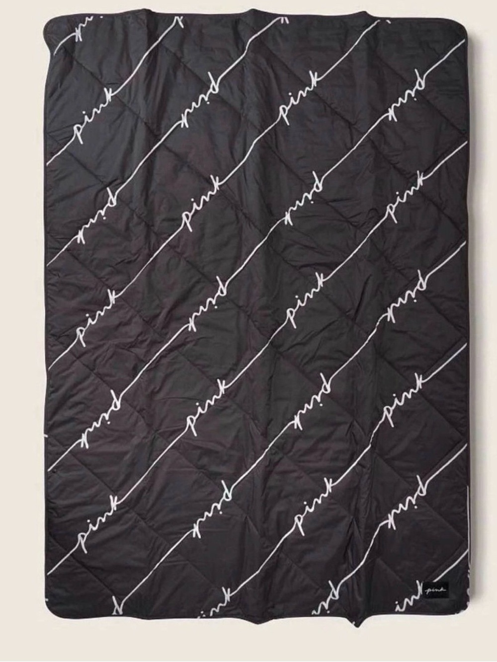 VS PINK DEADSTOCK PACKABLE QUILTED BLANKET THROW COMFORTER BLACK SCRIPT LOGO NWT